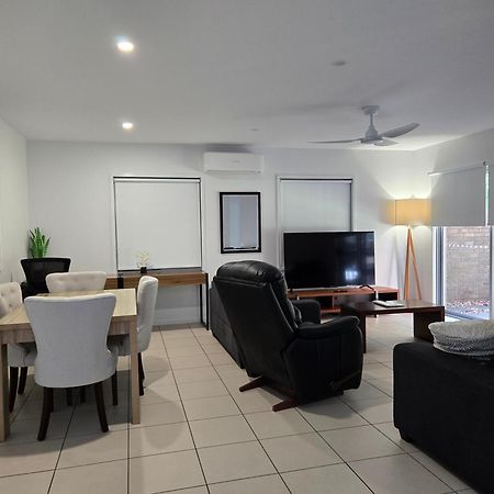 Quarterdecks Retreat Villa Urangan Exterior foto