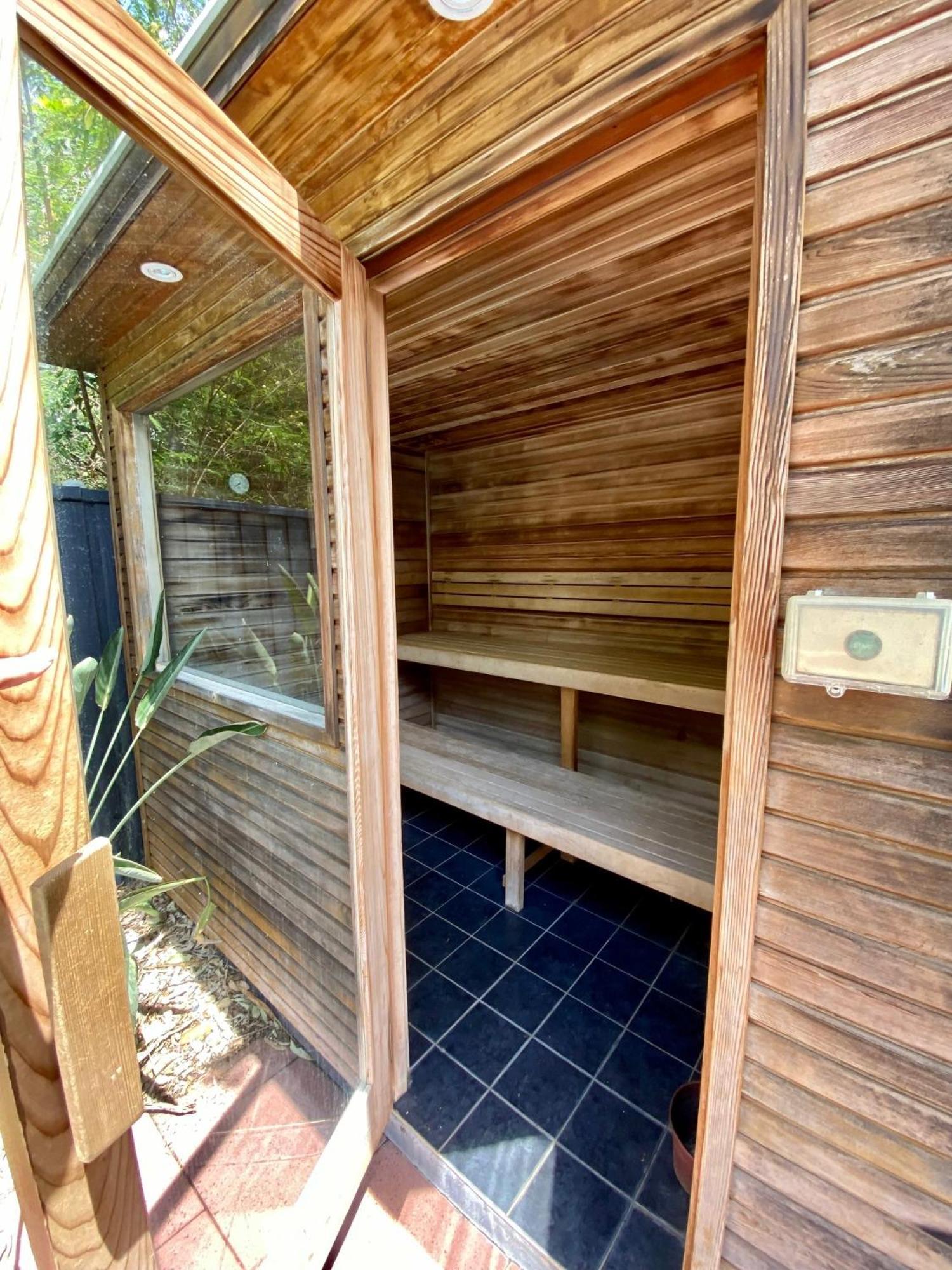 Quarterdecks Retreat Villa Urangan Exterior foto