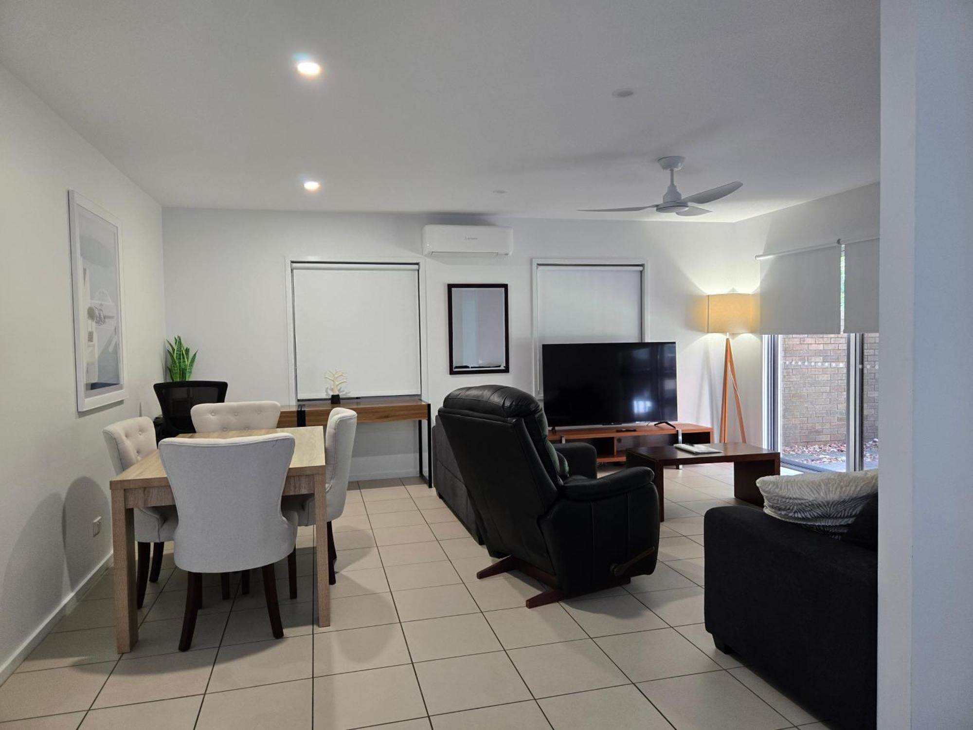 Quarterdecks Retreat Villa Urangan Exterior foto