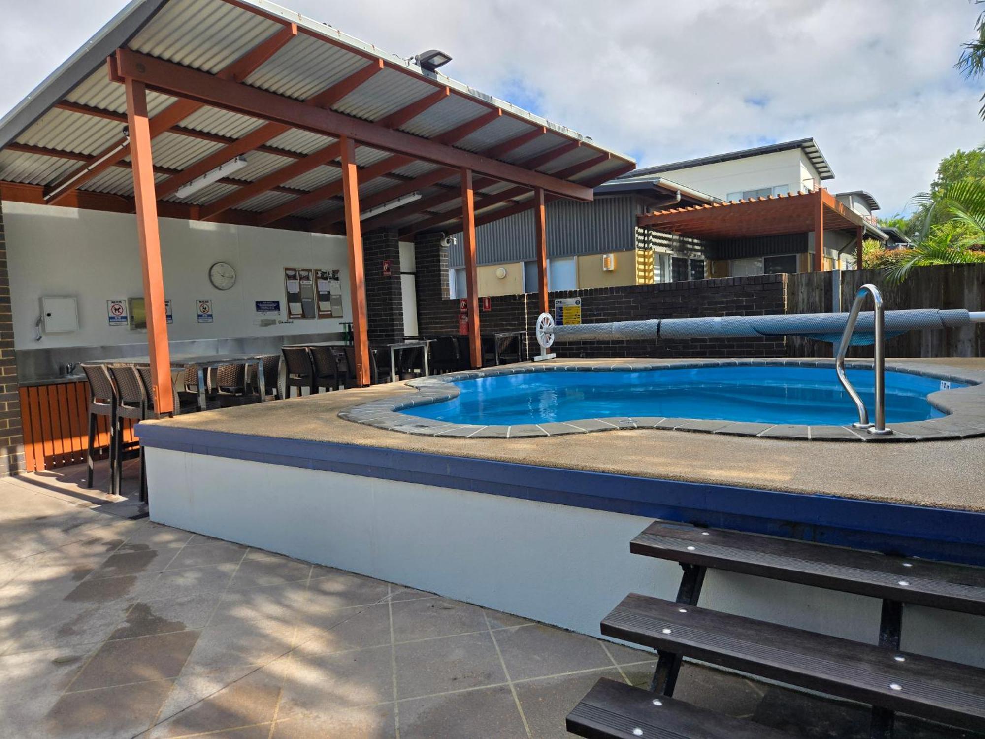 Quarterdecks Retreat Villa Urangan Exterior foto