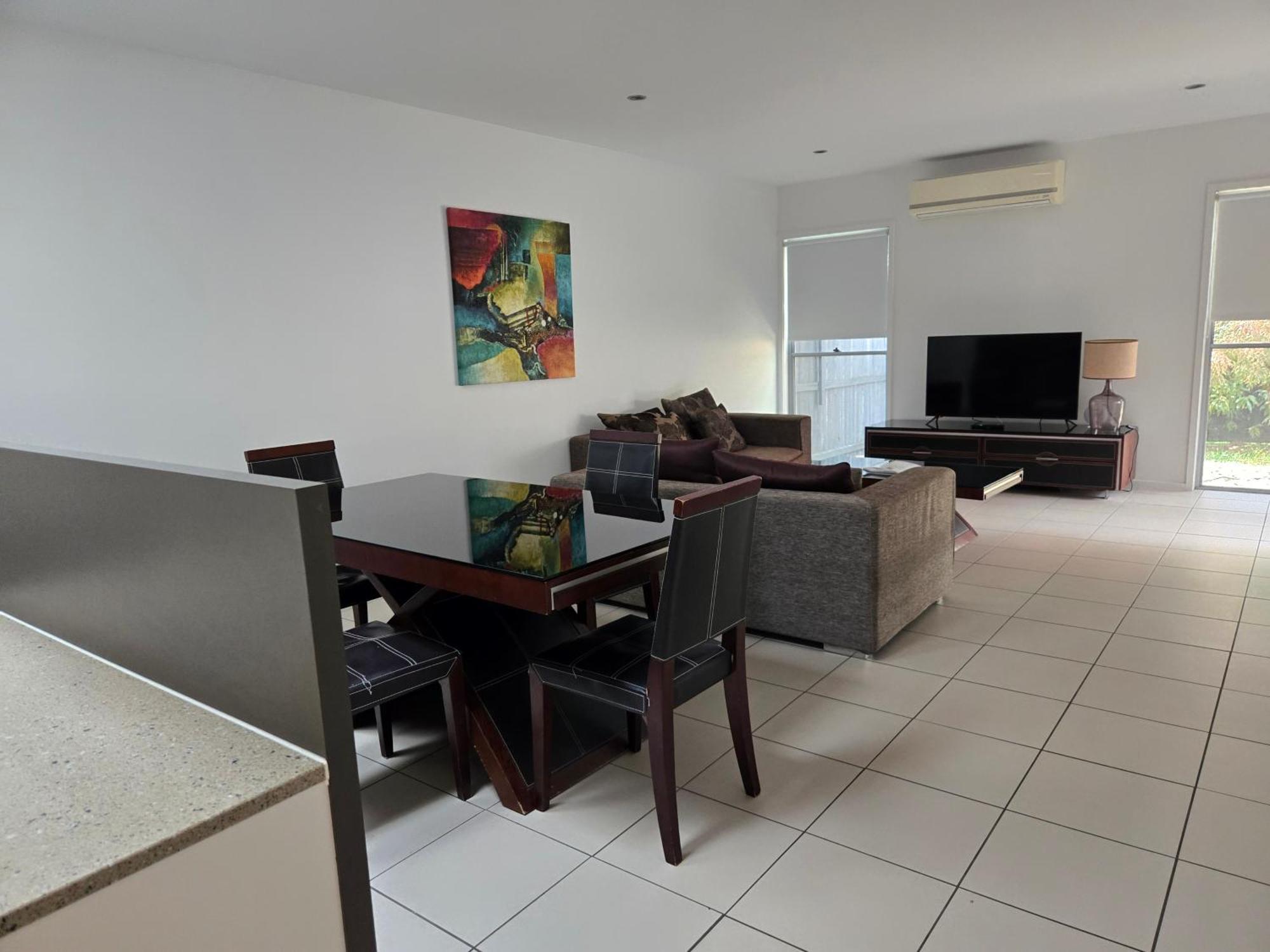 Quarterdecks Retreat Villa Urangan Exterior foto