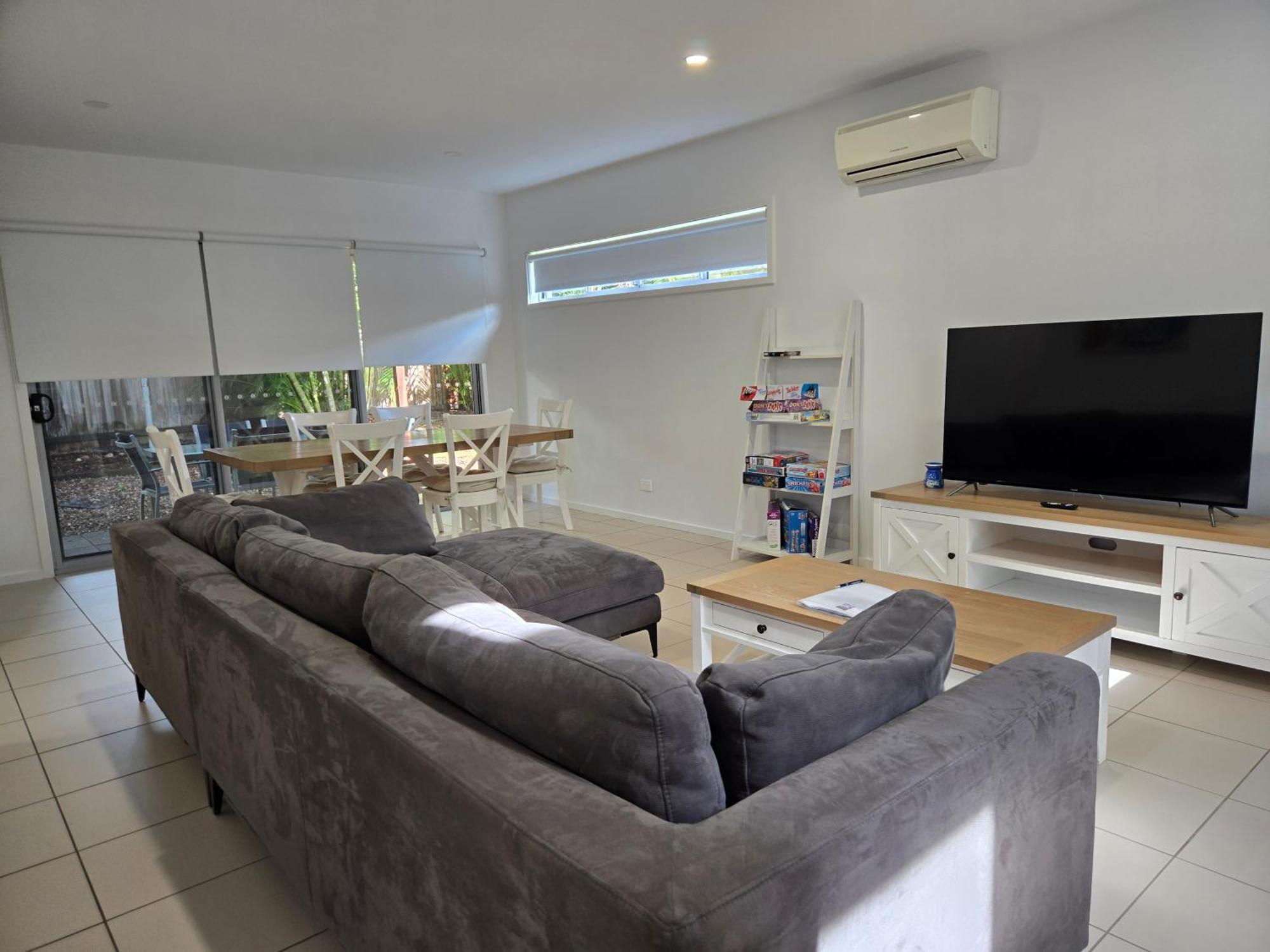 Quarterdecks Retreat Villa Urangan Exterior foto